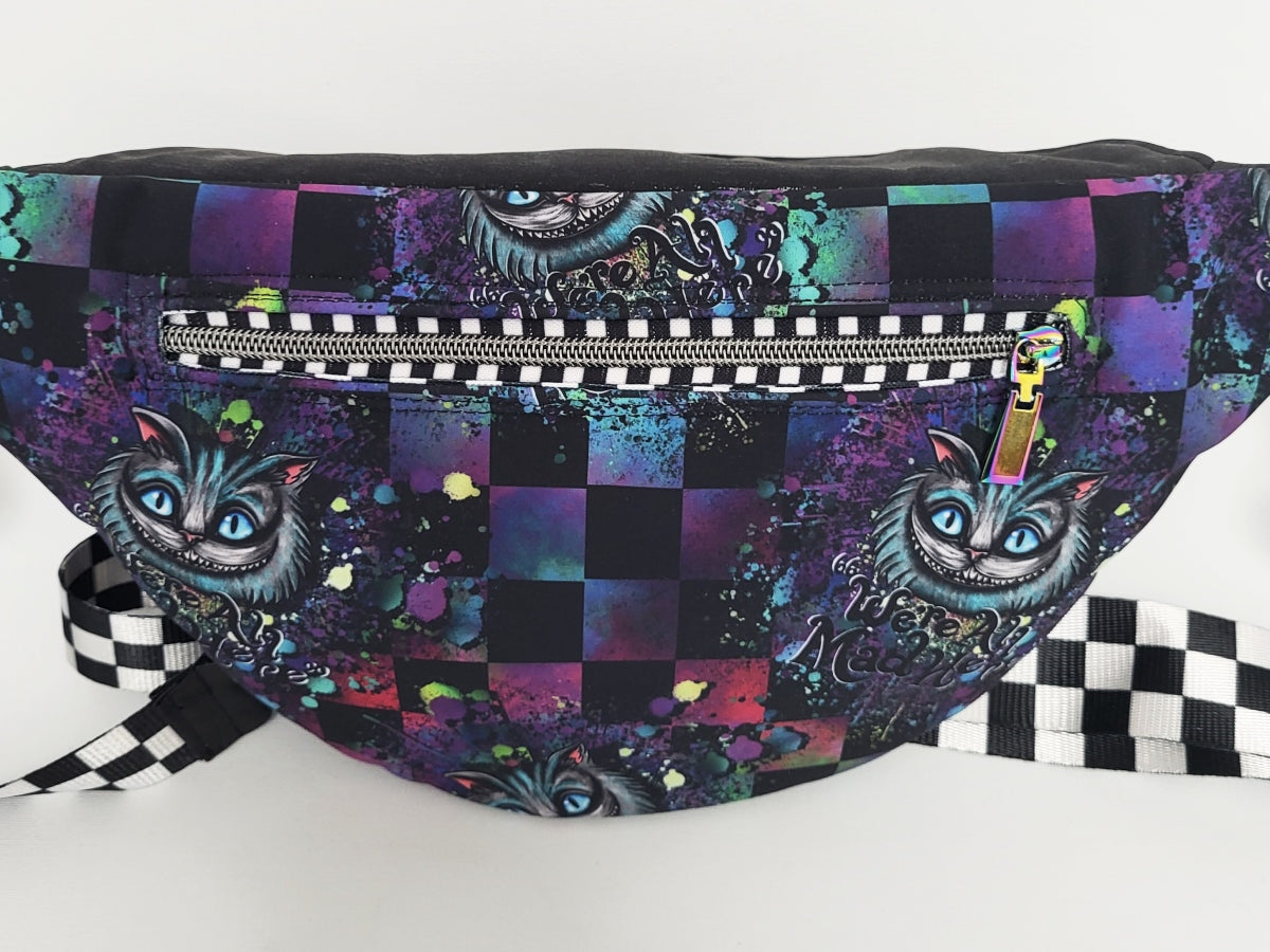 Crossbag MAD HERE Grinsekatze aus Softshell und Kunstleder