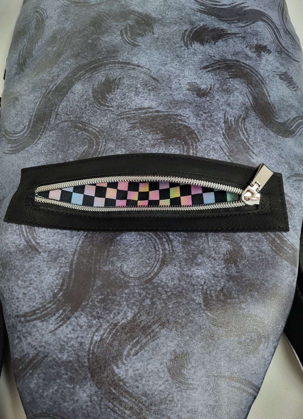 SlingBag Malea Rucksack DIE LEUTE GUCKEN SCHON aus Kunstleder