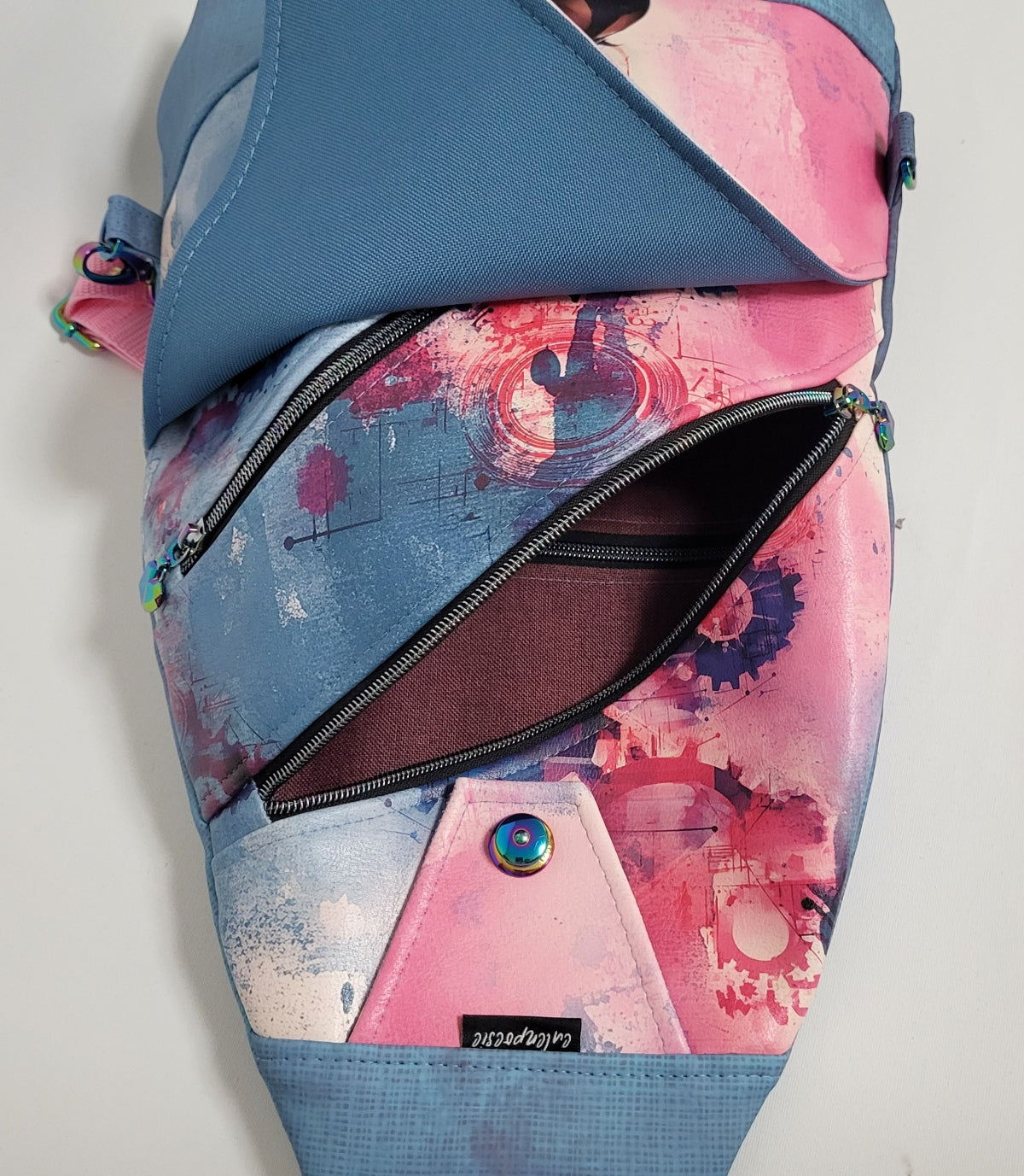 SlingBag Malea OPHELIA aus Kunstleder (und Glow in the Dark)