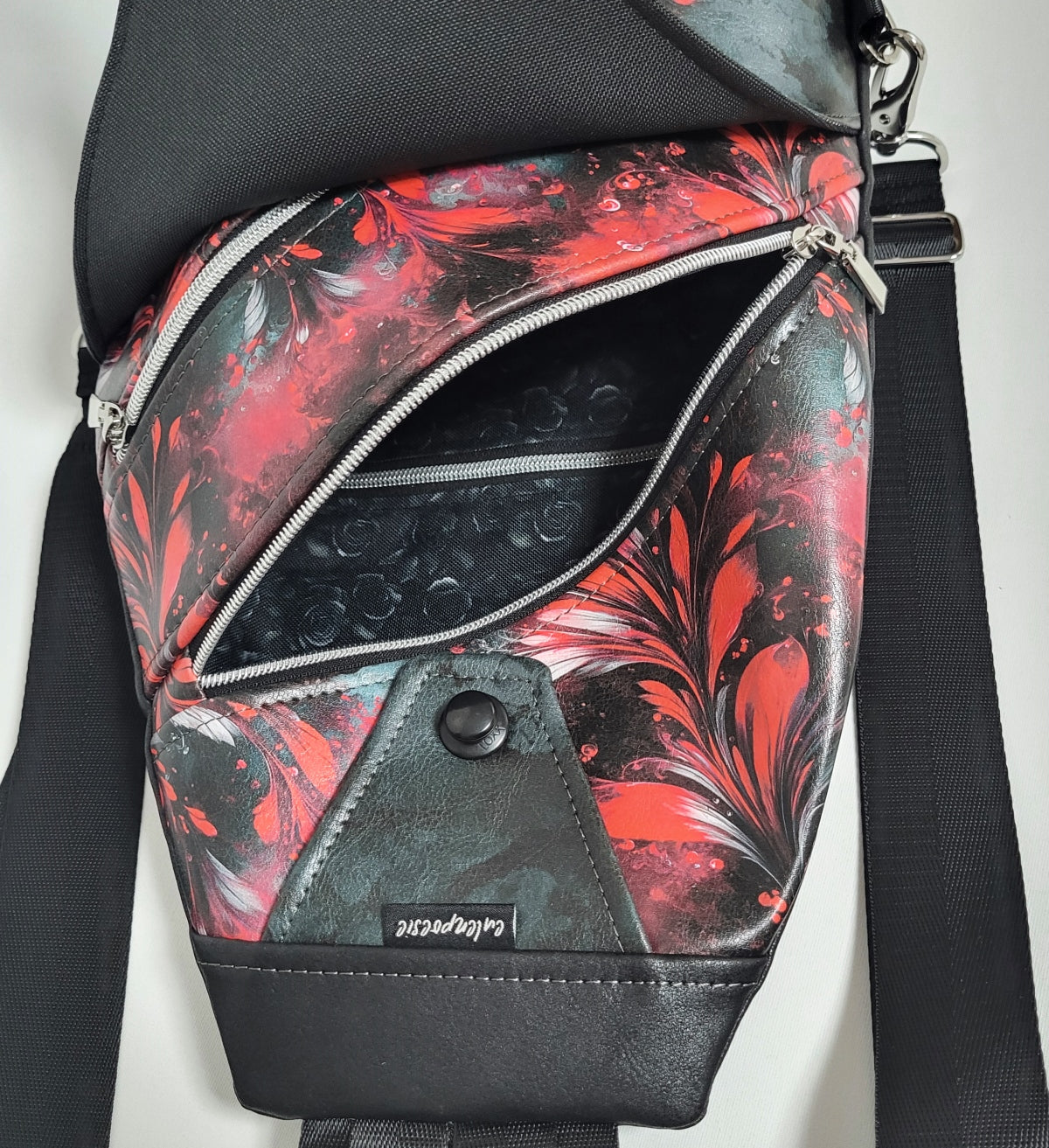 SlingBag Malea Rucksack RUBY aus Kunstleder