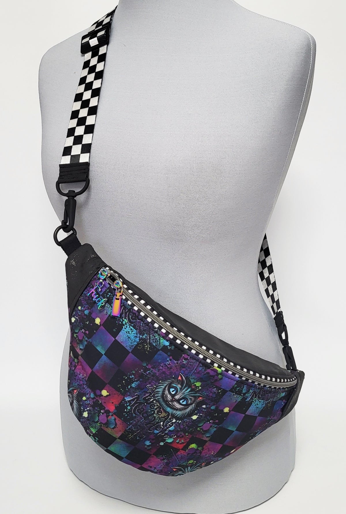 Crossbag MAD HERE Grinsekatze aus Softshell und Kunstleder