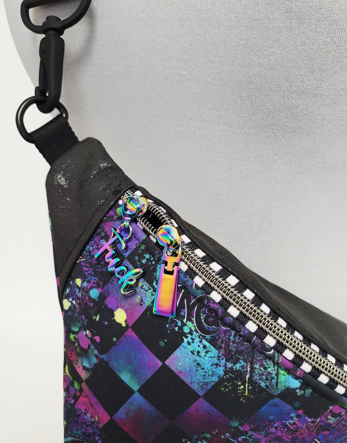 Crossbag MAD HERE Grinsekatze aus Softshell und Kunstleder