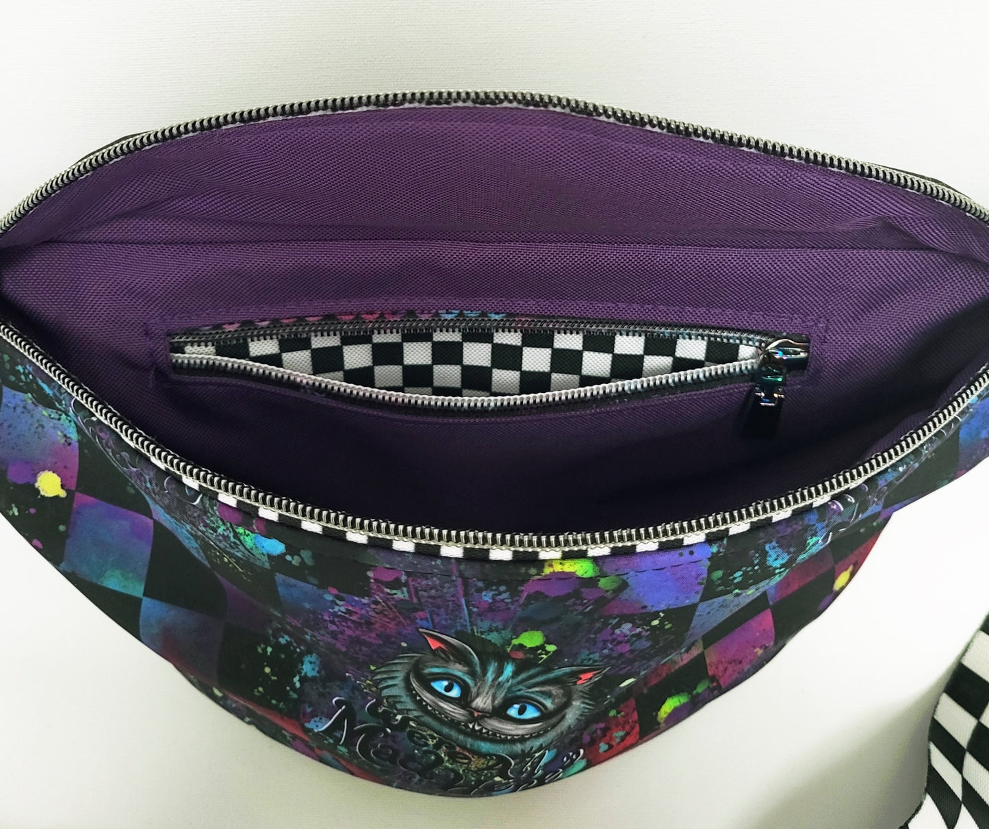 Crossbag MAD HERE Grinsekatze aus Softshell und Kunstleder