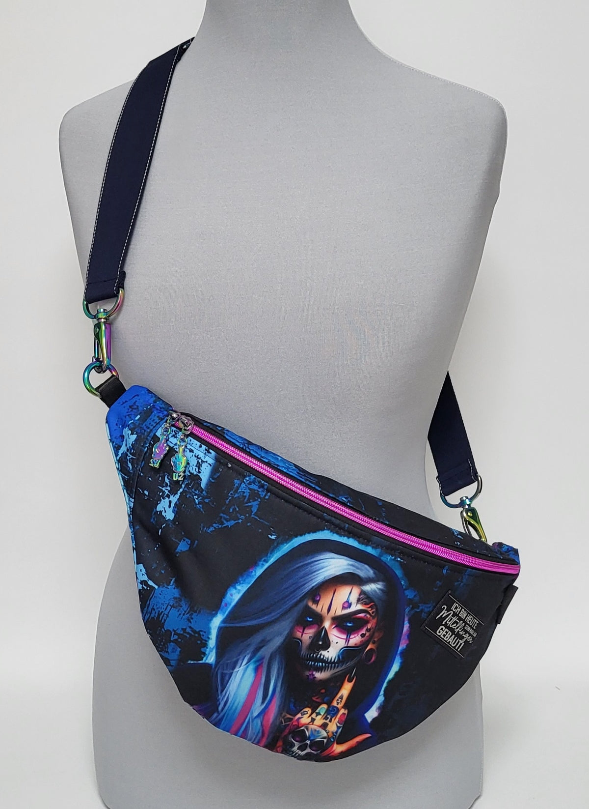 Crossbag BÖSES MÄDCHEN aus Outdoorstoff