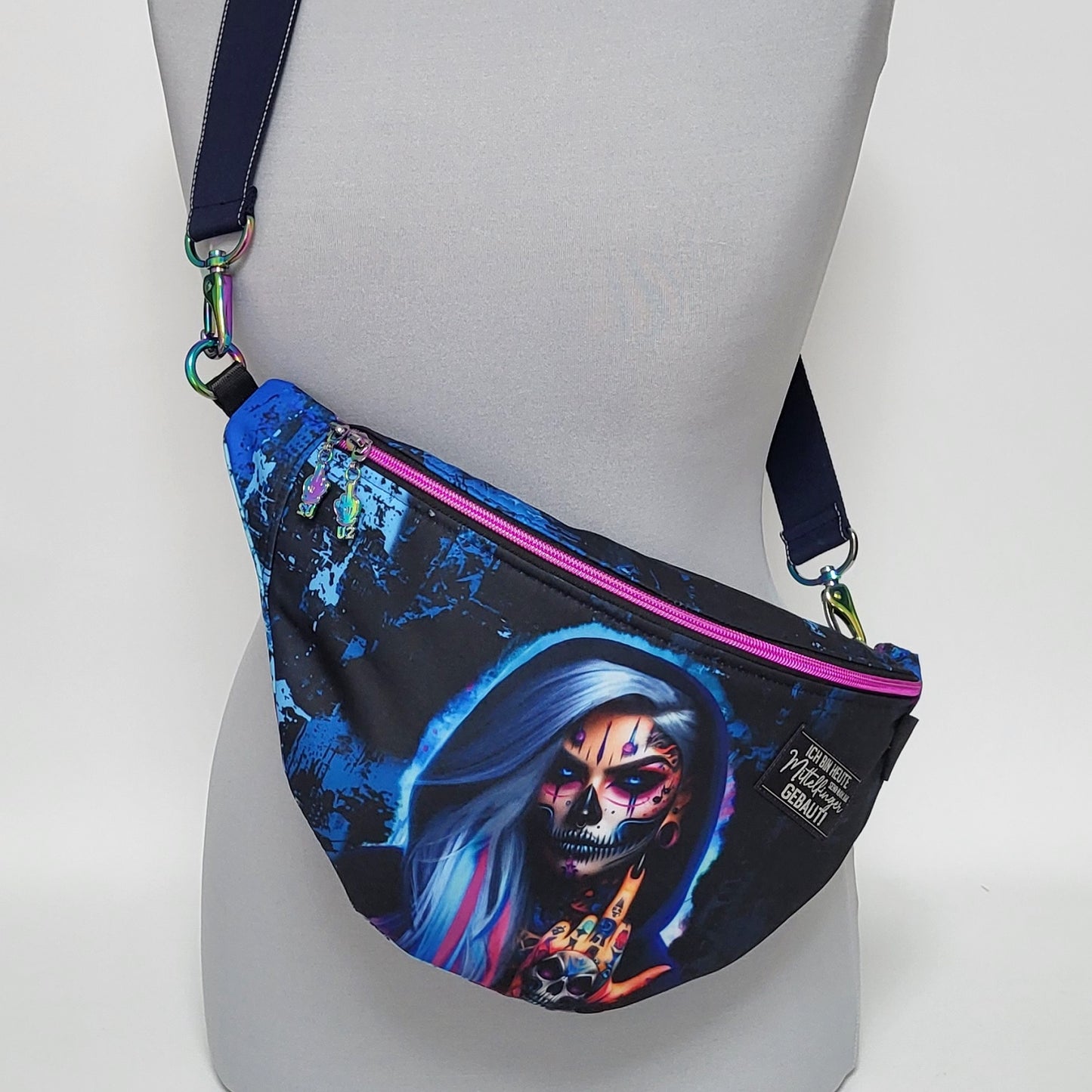 Crossbag BÖSES MÄDCHEN aus Outdoorstoff