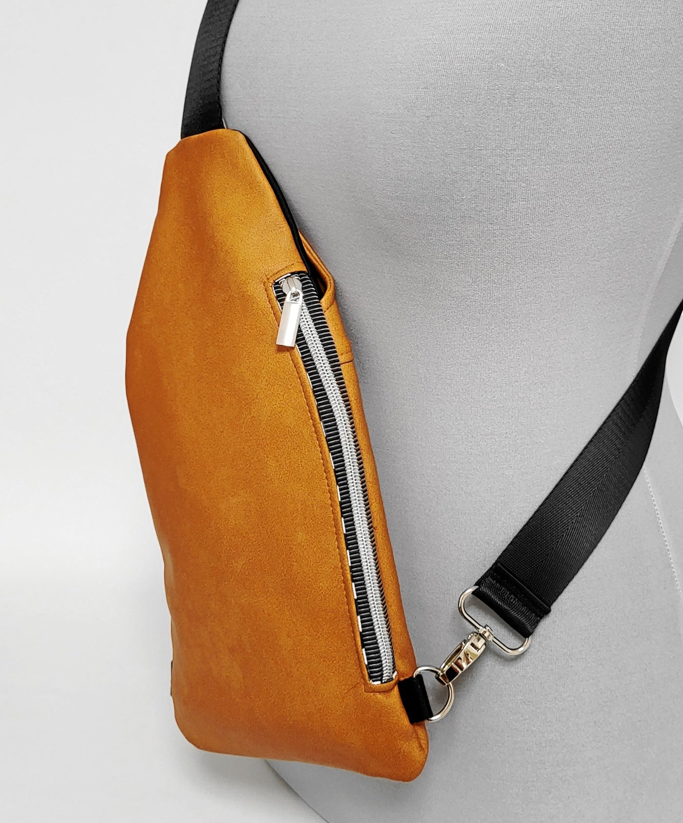 Slingbag Fielder PINGUIN aus Kunstleder
