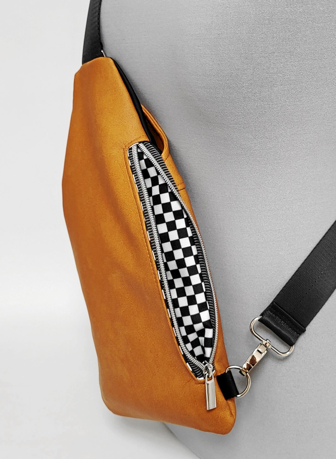 Slingbag Fielder PINGUIN aus Kunstleder