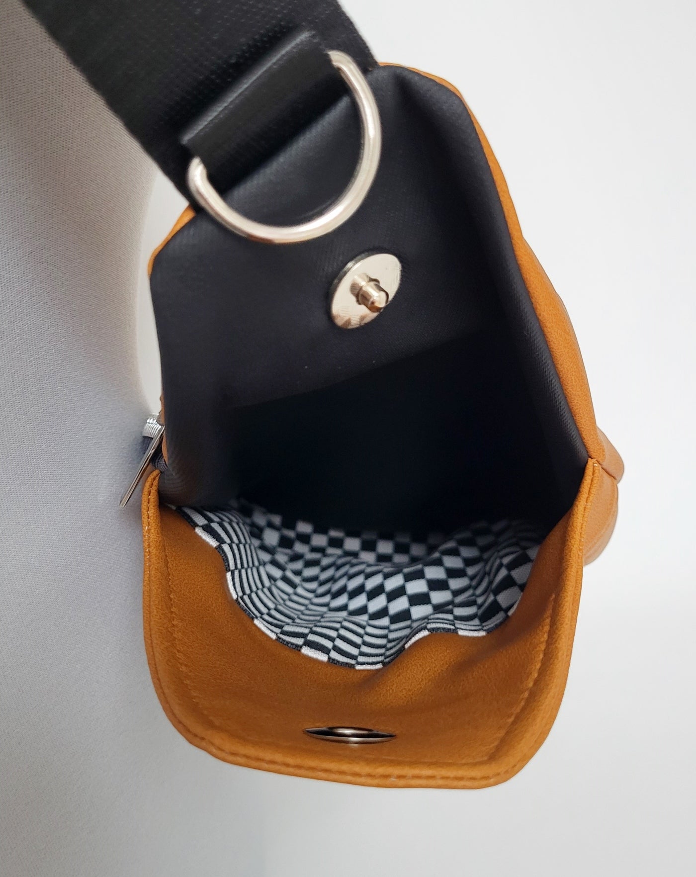 Slingbag Fielder PINGUIN aus Kunstleder