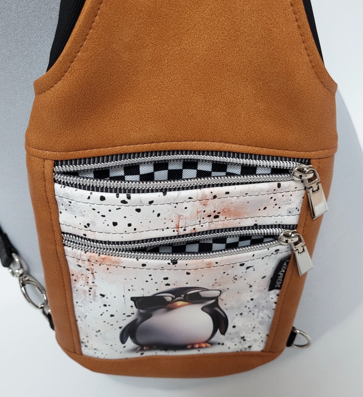 Slingbag Fielder PINGUIN aus Kunstleder