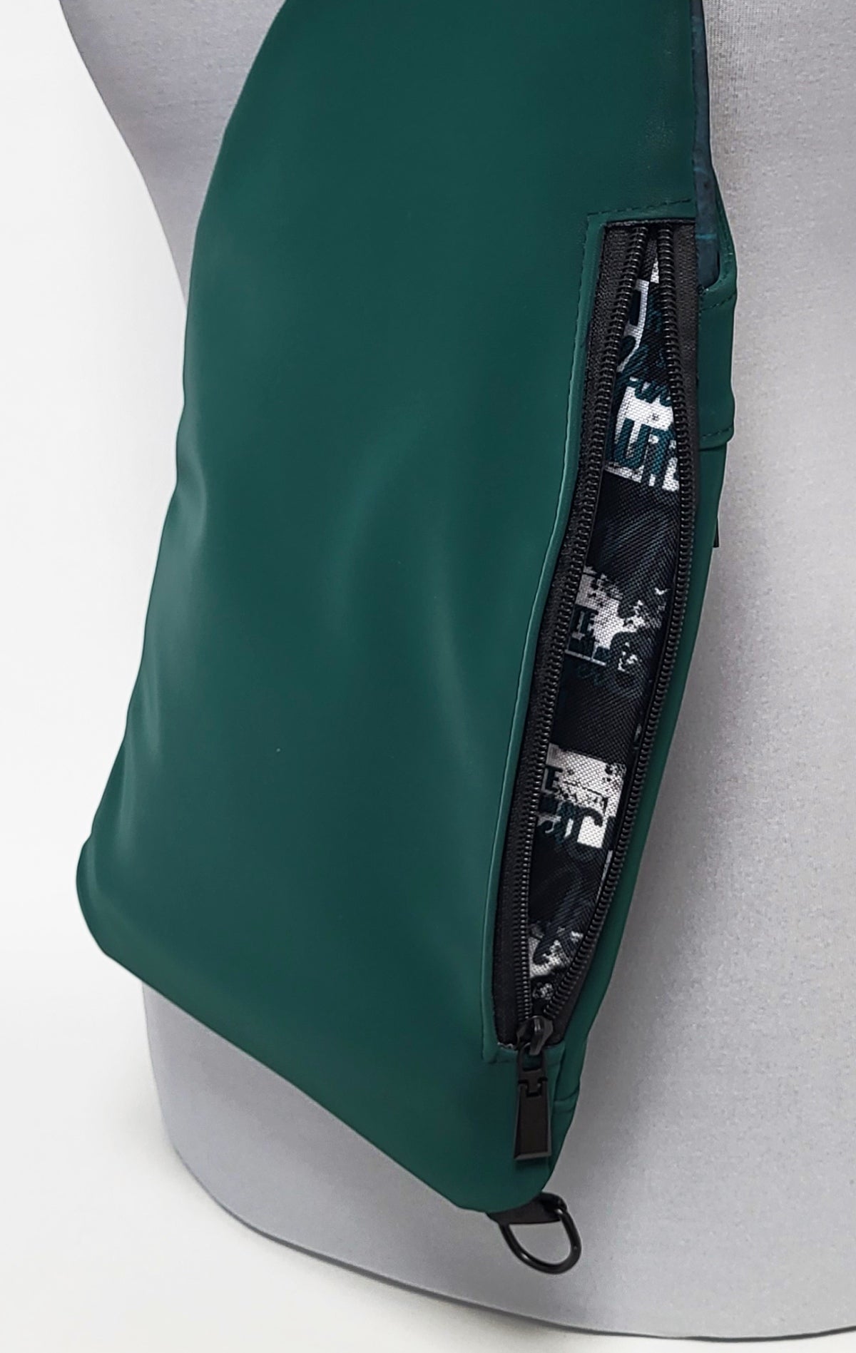 Slingbag Fielder ROGUE aus Softshell und Kunstleder