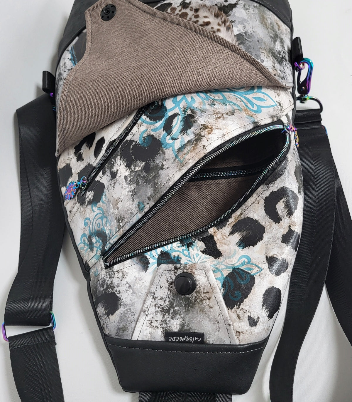 SlingBag Malea Rucksack EMBER UND DRACO aus Kunstleder