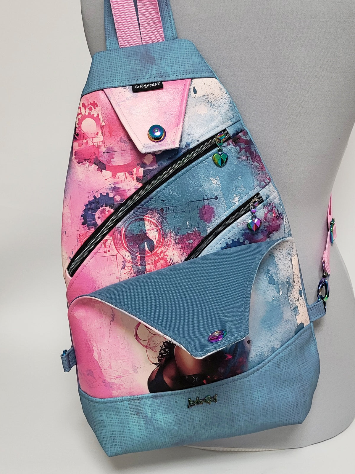 SlingBag Malea OPHELIA aus Kunstleder (und Glow in the Dark)