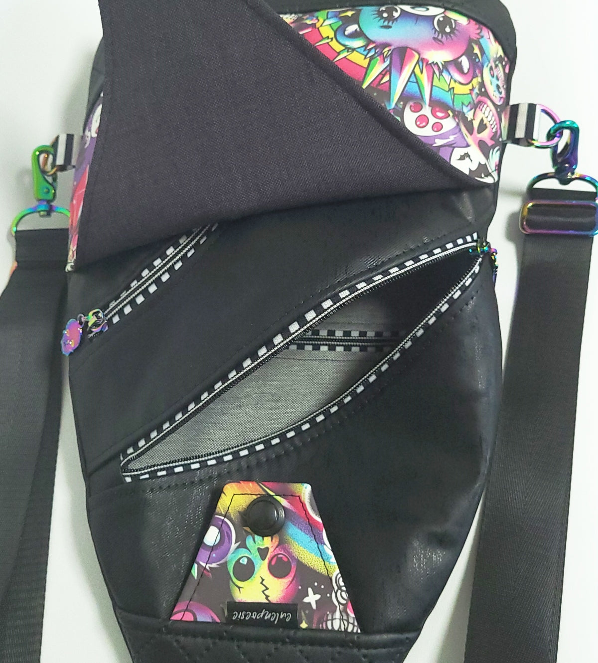 SlingBag Malea Rucksack PUNKBÄRCHEN nachtleuchtend aus Kunstleder