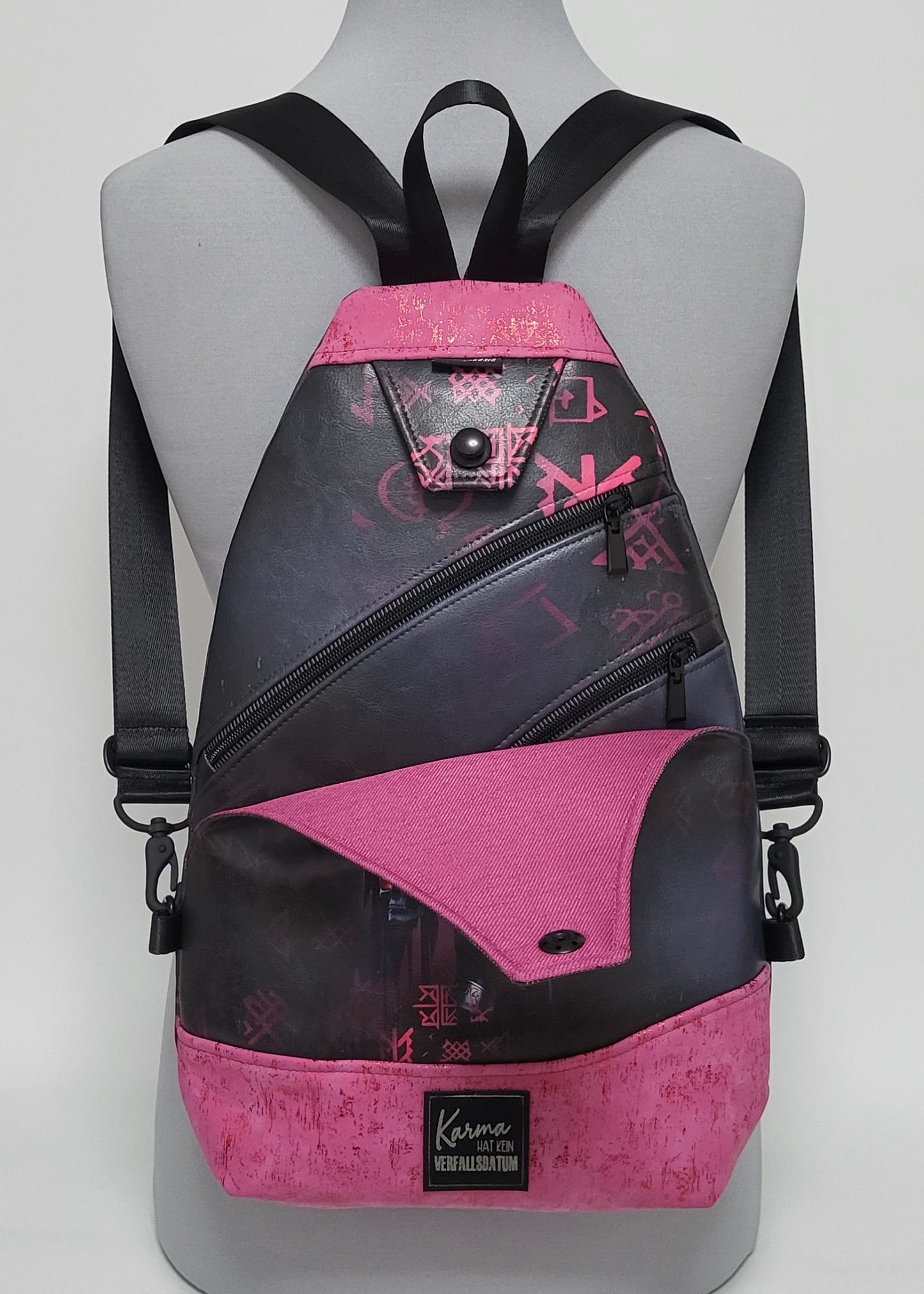 SlingBag Malea Rucksack ATHENIA aus Kunstleder + Minitasche