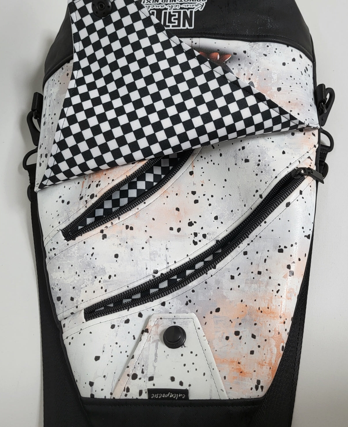 SlingBag Malea Rucksack PINGUIN aus Kunstleder + Minitasche