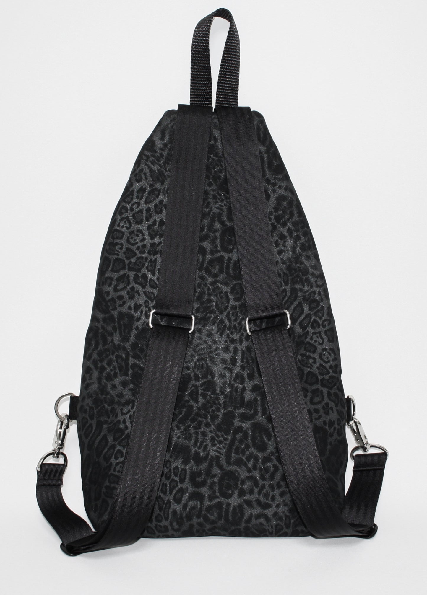 SlingBag Malea Rucksack LEOPARD Midnight aus Kunstleder